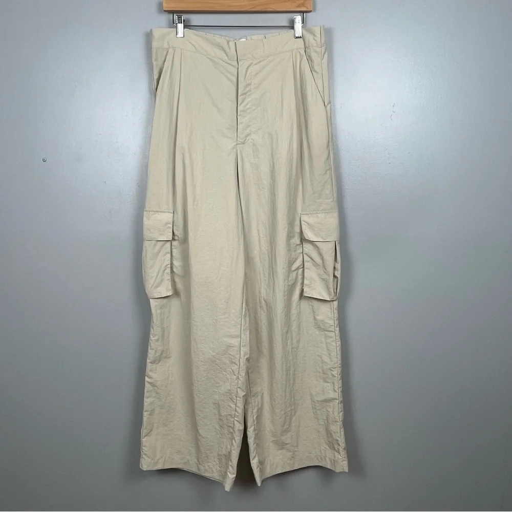 Wilo The Label womens khaki nylon cargo parachute wide leg pants, large.